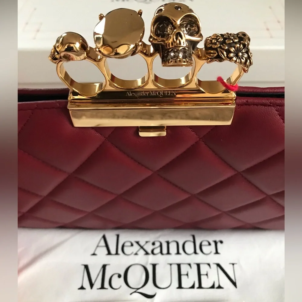 ââSOLDââđĽAlexander McQueenđĽ Skull Knuckle Ring Quilted Leather Clutch - Picture 6 of 10